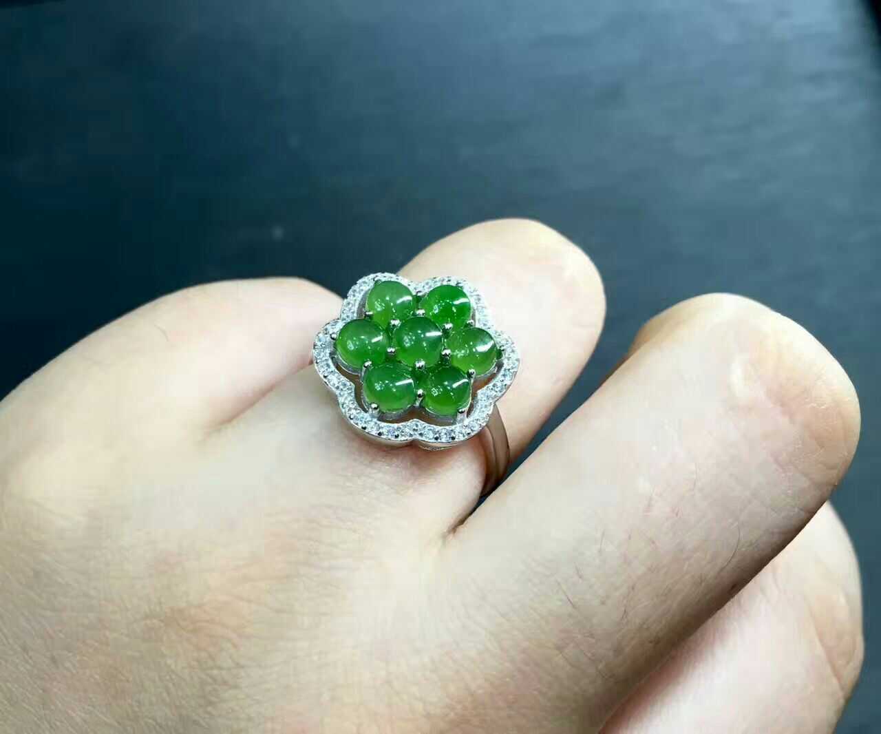 精品特价新疆纯天然和田玉碧玉戒指女款925银镶嵌菠菜绿花朵戒指