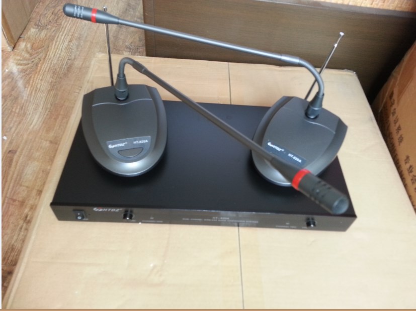 HTDZ HT - 820A One Drag and Two Wireless Conference Microphone Wireless Googlet Conference