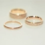 Titanium thép mạ 18 K rose gold matte couple màu vàng nhẫn chỉ số finger ring cho nam giới và phụ nữ đuôi vòng màu dài J056 nhẫn cặp đẹp