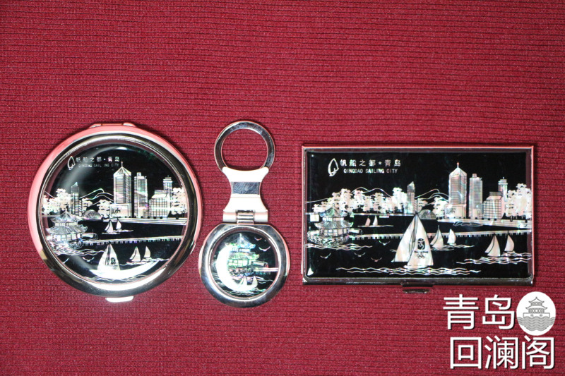 Qingdao characteristic commemorative gift shell-carved mother-of-pearl business card case makeup mirror keychain three-piece suit business companion gift