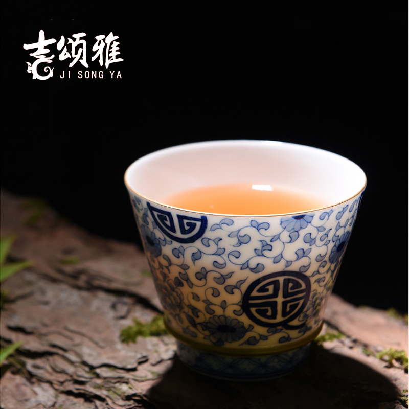 Jingdezhen blue and white master cup cup single CPU manually kung fu tea lotus flower paint a cup of tea