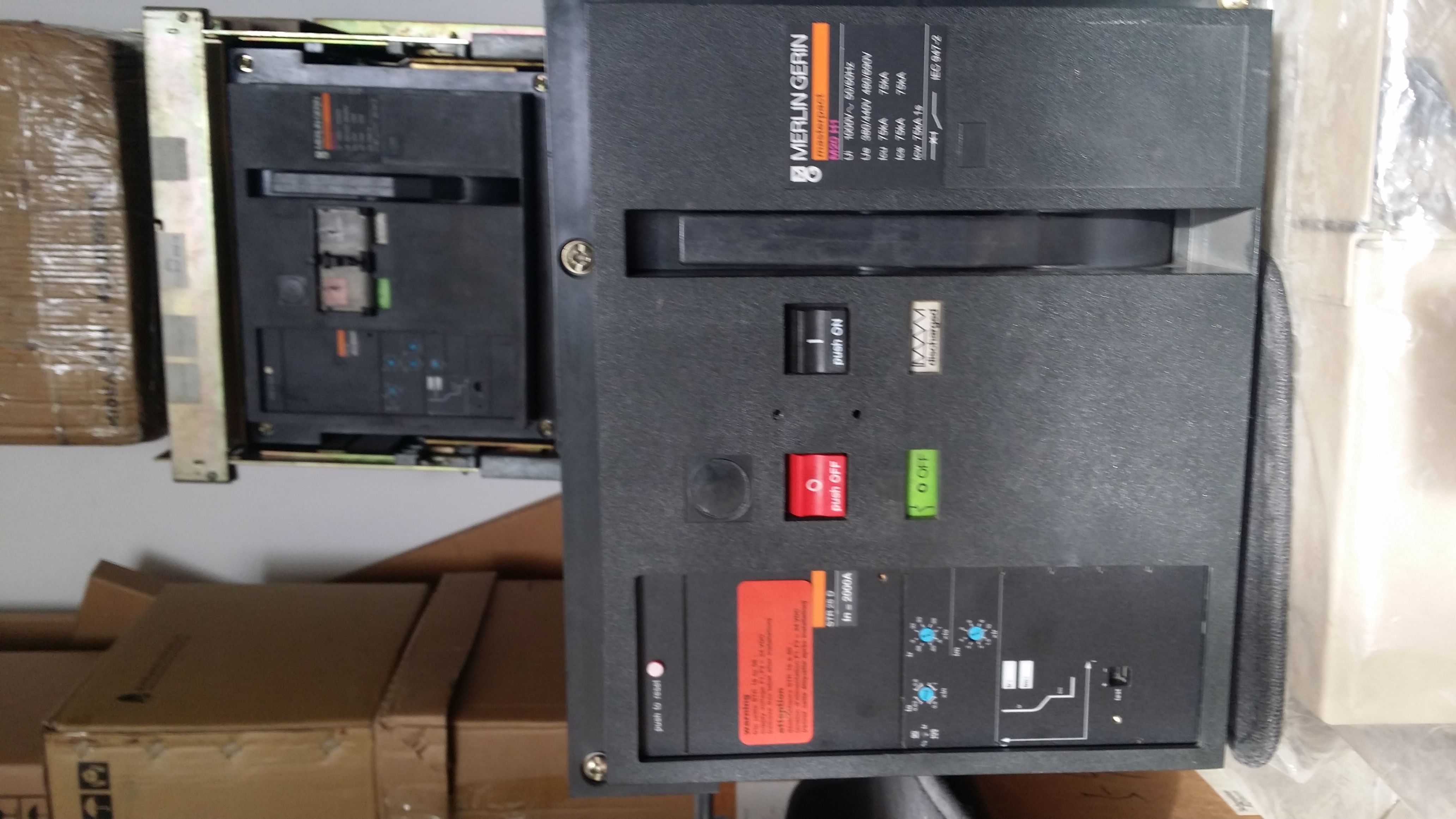 Merlin Gerin M20H1 3P STR38S Drawer type Fixed Merlin Gerin Circuit Breaker