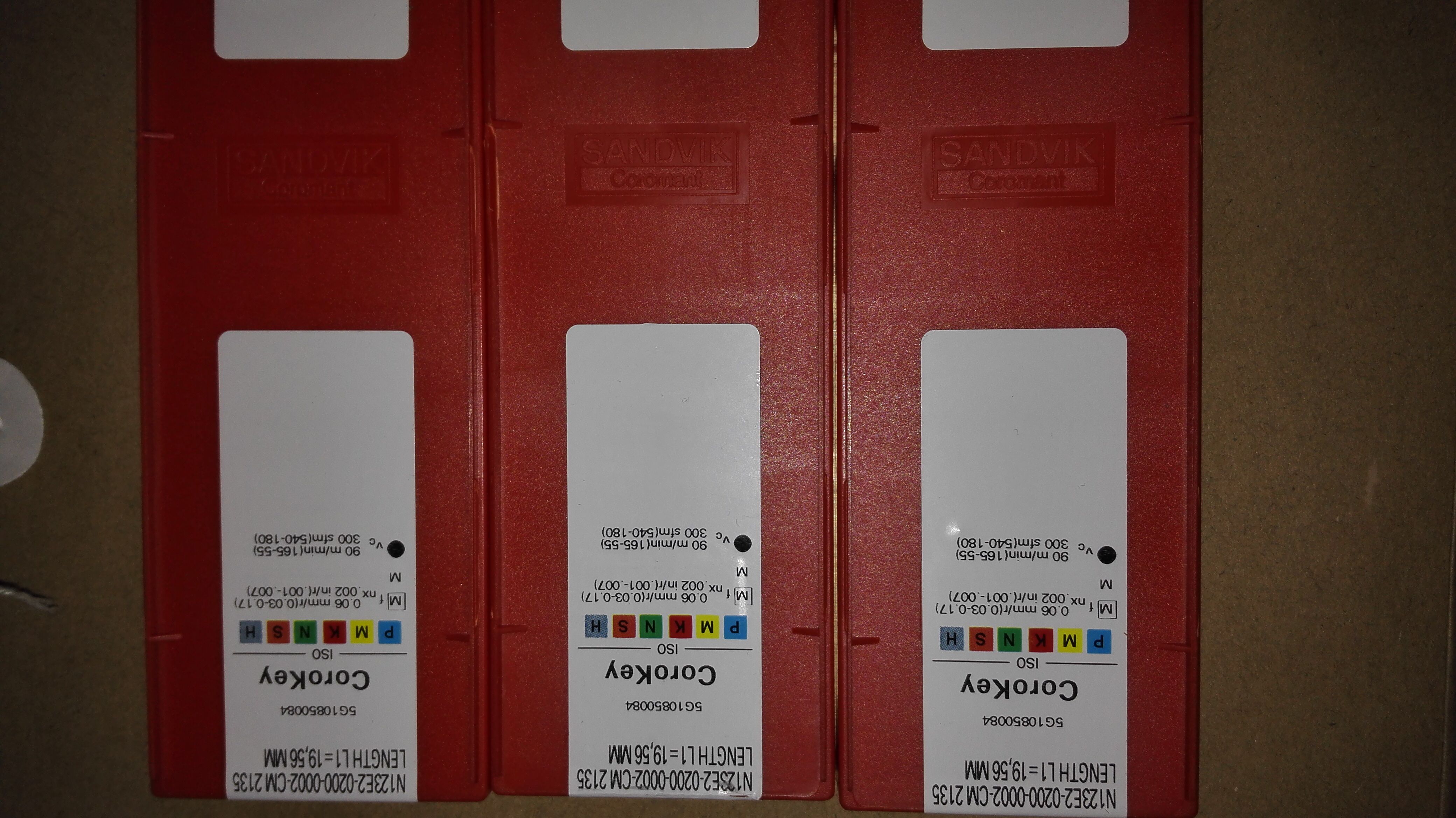 Authentic Sandvik blade N123E2-0200-0002-CM 2135, please inquire before dear friends auction, thanks