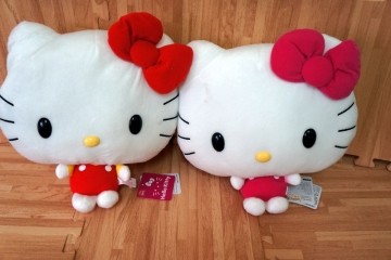 台湾官网直邮进口正版 Hello Kitty 大头小身绒毛娃娃 共二色可选