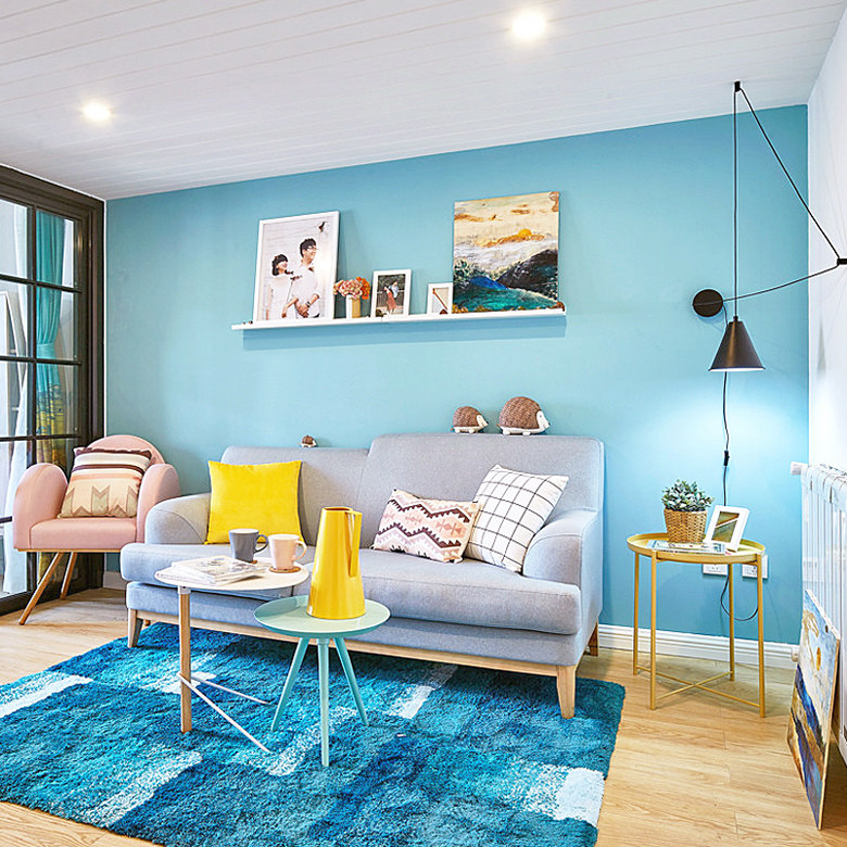 �׹����µ��к���ɫǽֽDX2002