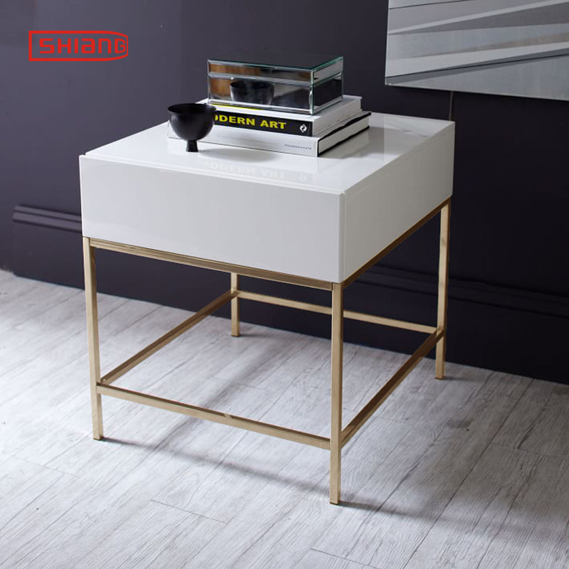 ���м�Լ��ɫ����ֱ߼�C41