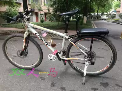 The national patent double pedal double bicycle is a modified bicycle cheap into a double bicycle.