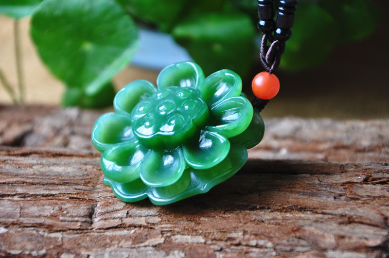 (heart if lotus also leaning into the city) Natural Russia's No. 7 pit old material Biu jade finely carved 
