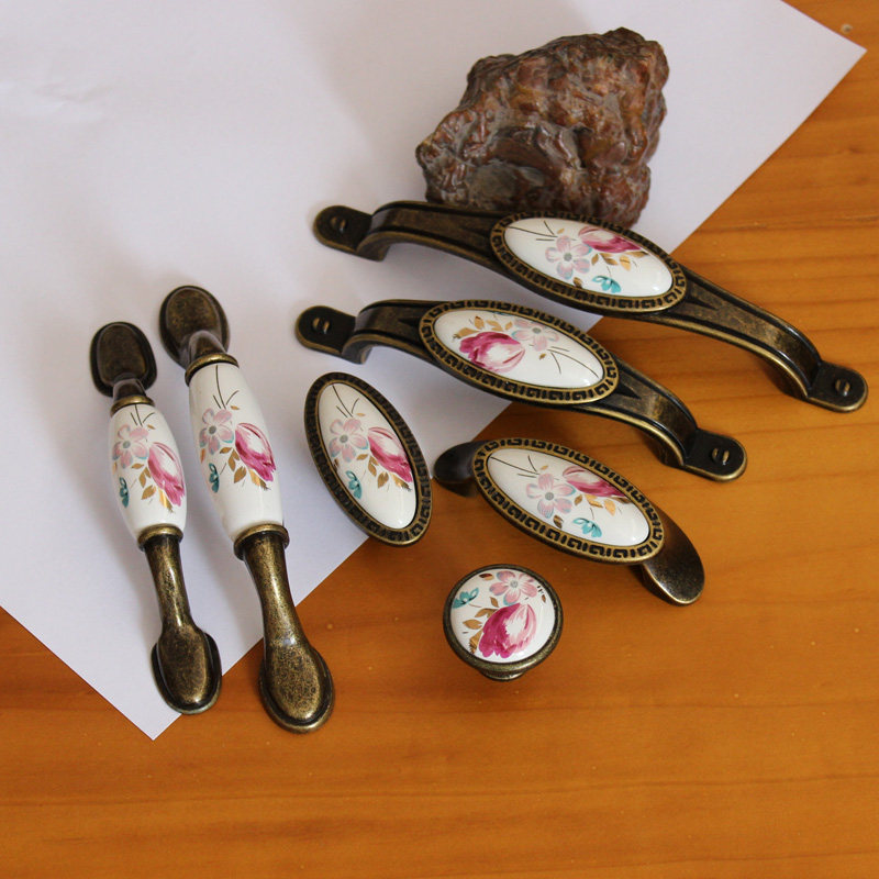 Thicken tulip ceramic field pull cupboard cabinet cabinet cabinet cabinet drawer European bronze handle