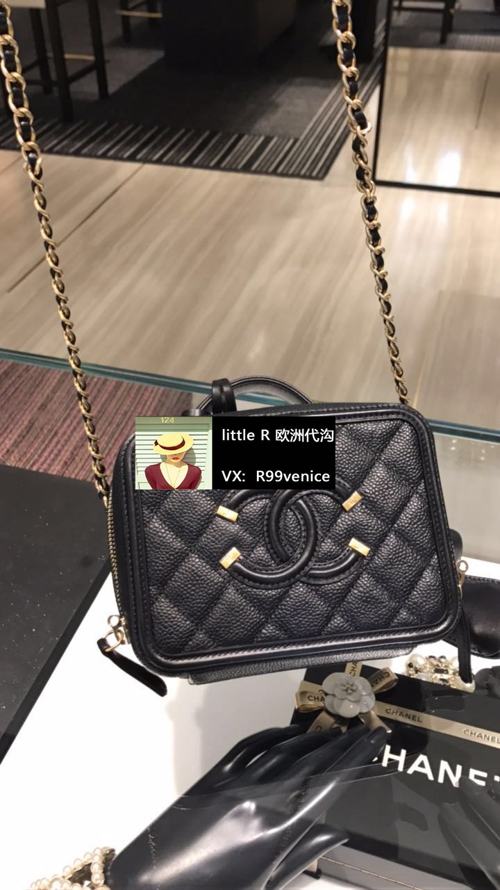 Номер 5 eau premiere chanel. Шанель черно красный. Шанель 17. Chanel 17. Номер 5 eau premiere chanel.