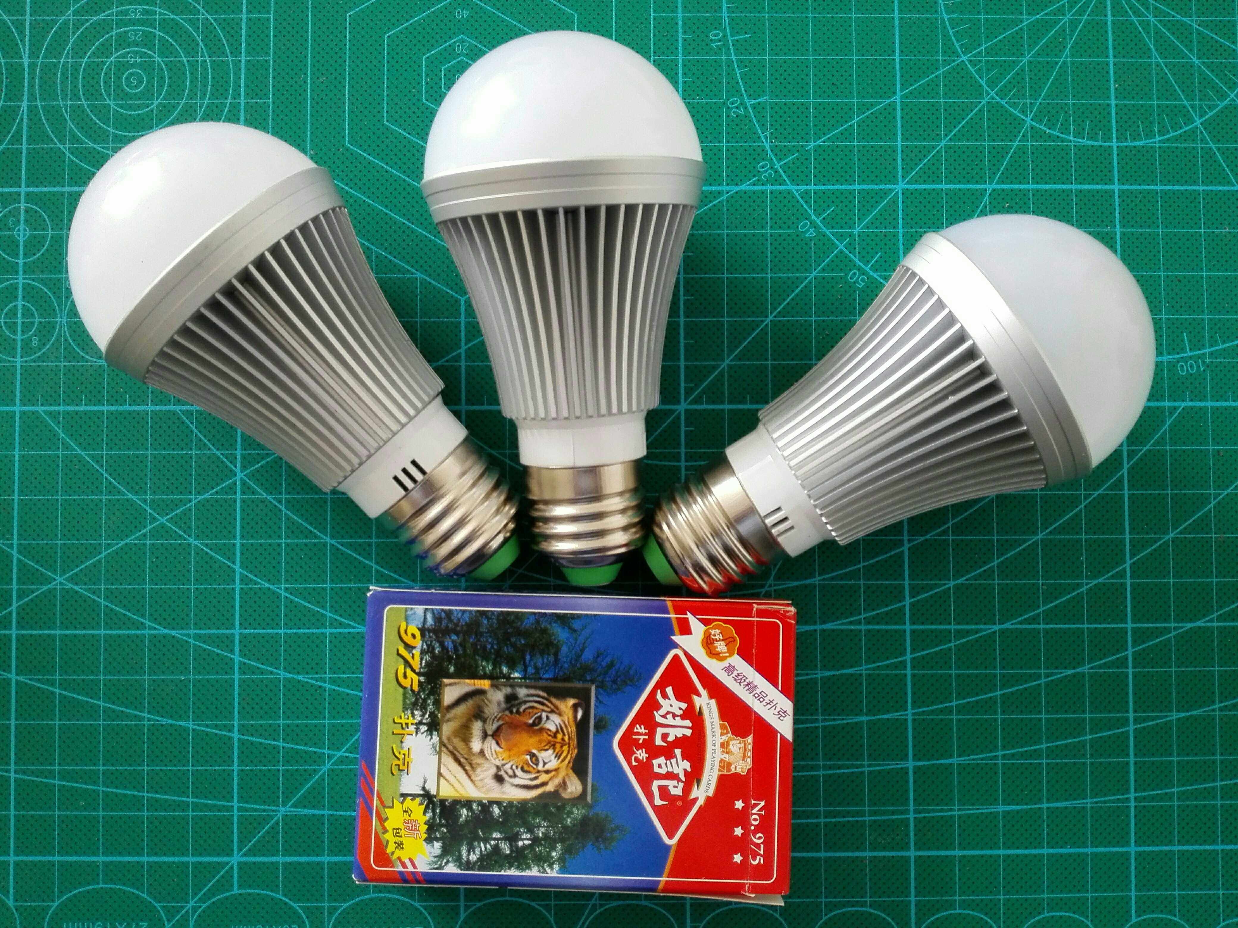 Night vision household indoor infrared light monitoring lamp black light