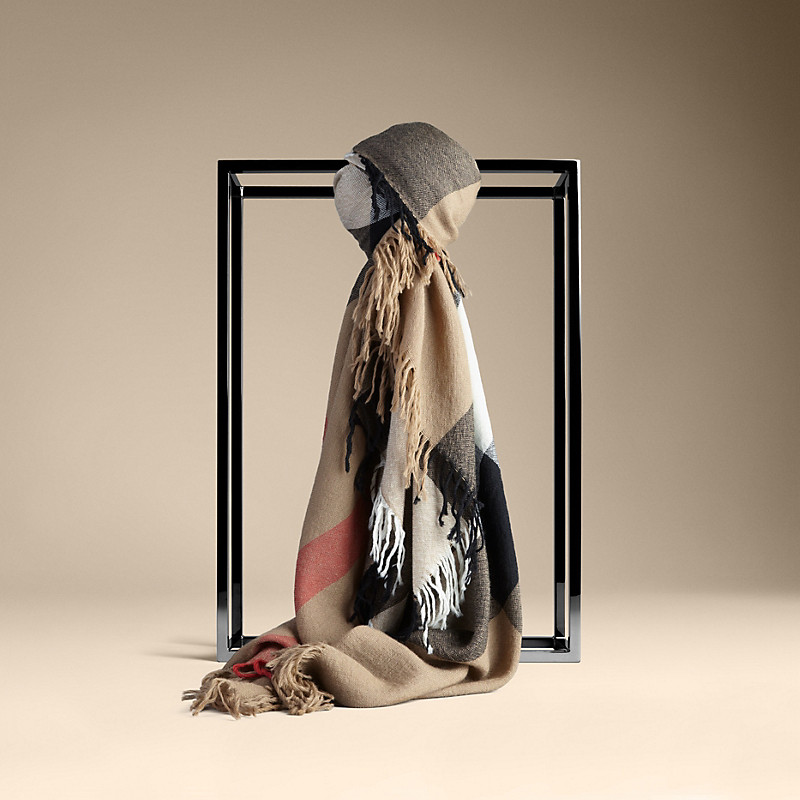 Burberry博柏利 格纹羊毛大方巾 38414031