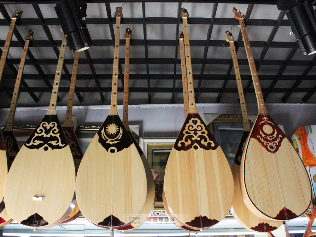 Ethnic minorities in Xinjiang Kazakhs Handmade indigenous musical
