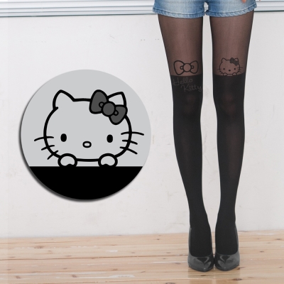 Meinus MEINAS 559 proposes to knead Hello Kitty pants on lap