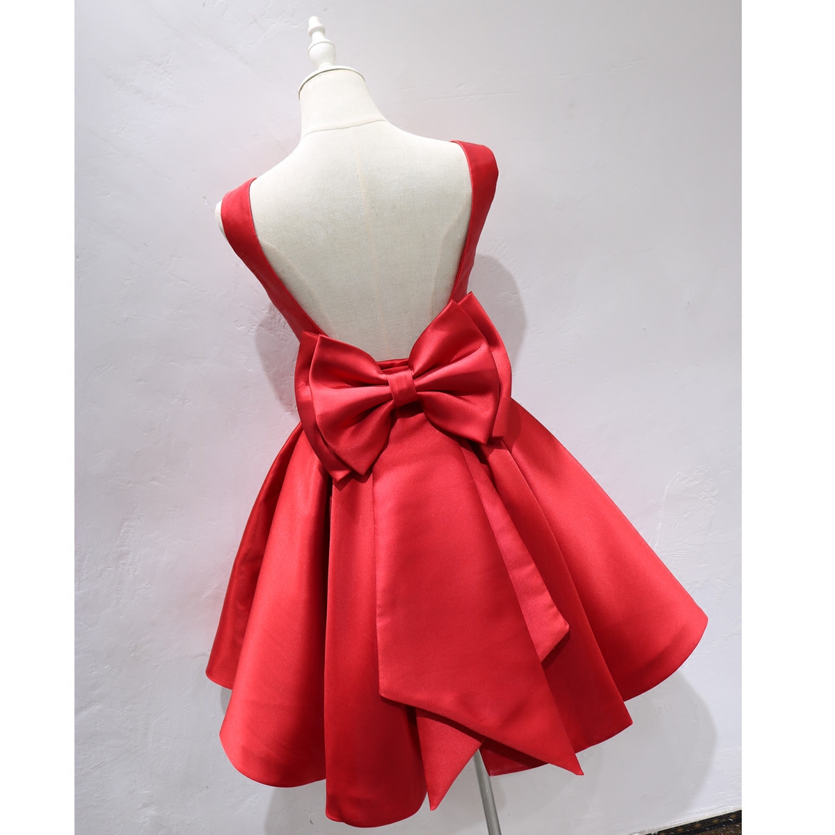 Red backless bride wedding toast dress slimming birthday banquet party celebrity host small dress short female autumn