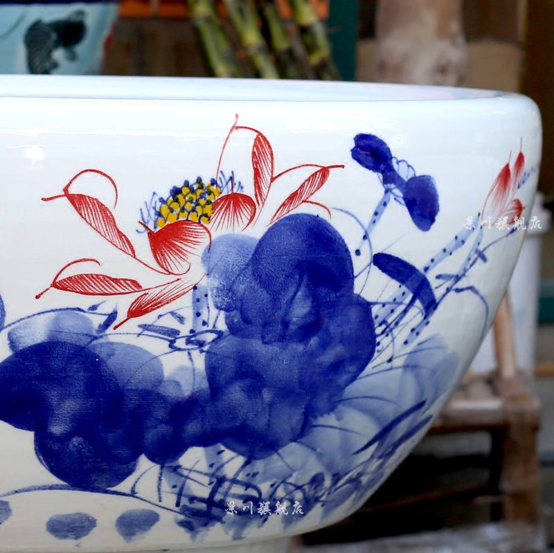 Jingdezhen ceramics large brocade carp goldfish bowl water lily lotus tortoise cylinder cylinder freehand brushwork in traditional Chinese home decoration furnishing articles