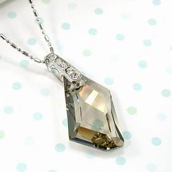 台湾官网直邮进口【伊饰晶漾】银槟菱型点钻项炼