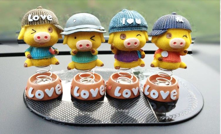汽车摆件情侣麦兜小猪 可爱弹簧love摇头公仔 车载玩偶内装饰品