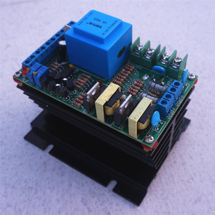 0-5V 0-20mA Control 0-220V Output Single Phase SCR Small Electronic Voltage Regulator AT2201-41S