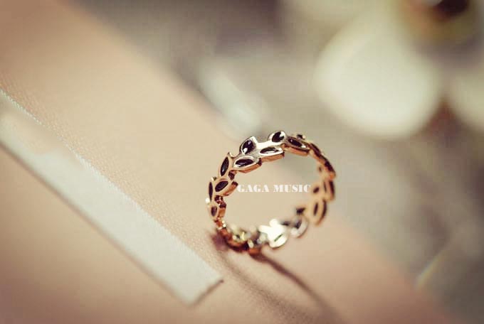 Retro Roman Black white Manau crystal ring oiled with oil drill ring small tail ring South Korean Jewelry Woman