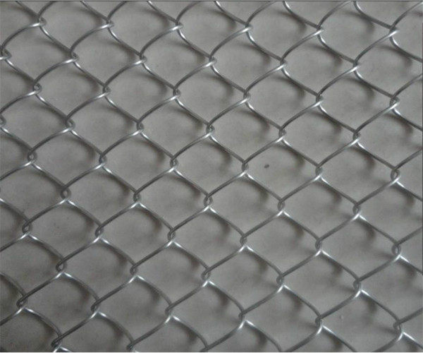 Hebei manufacturer direct galvanized hook flower mesh storefront decoration coated plastic wire barbed wire hand woven sturdy and durable
