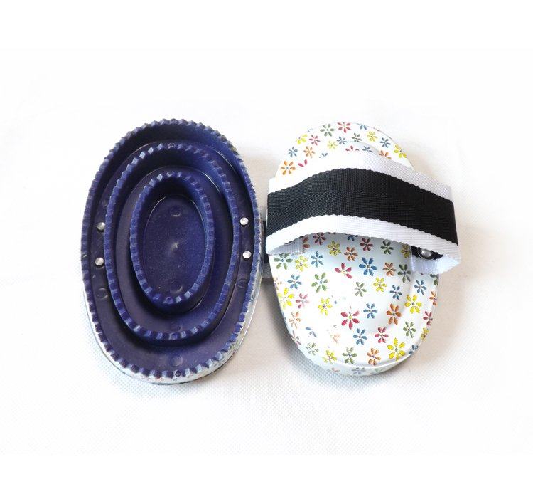 A horse horse with equestrian items horse house supplies washing horse utensils brushed horse hard teeth massage brush exit quality