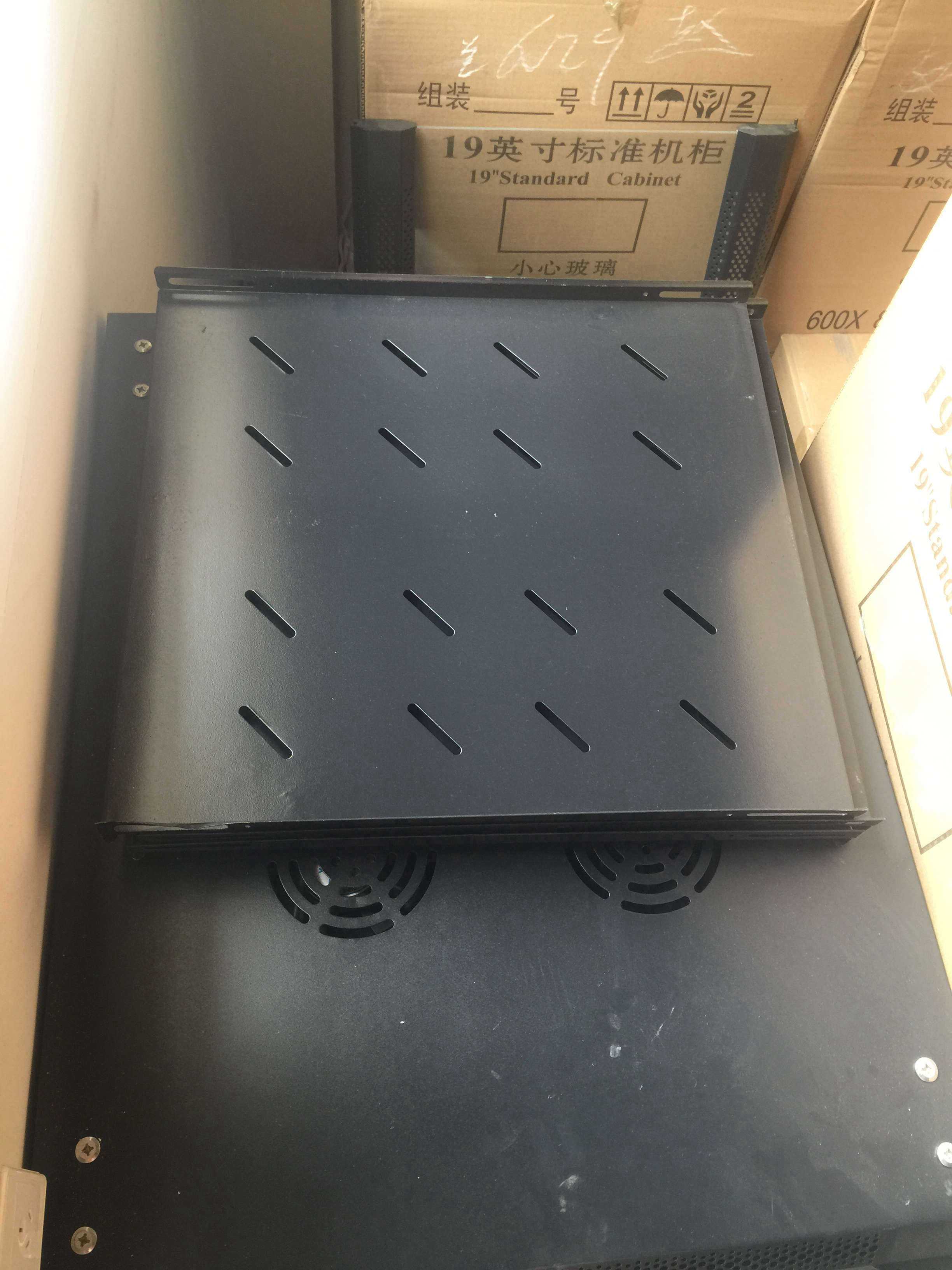 Yunnan Kunming Factory Direct Luxury Network cabinet special sale 600X1000 tray luxury lock