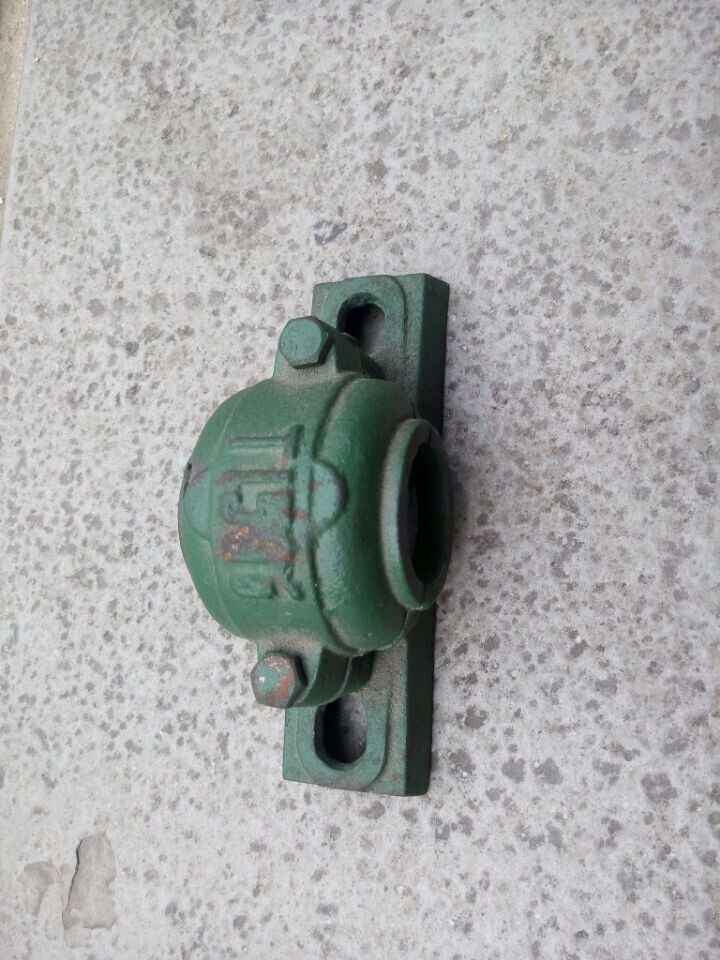 The old open cover bearing seat T1504 is suitable for 6204 deep groove bearing