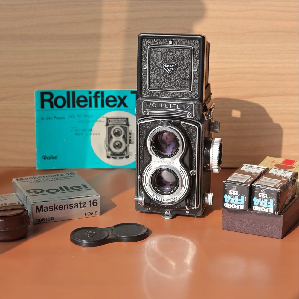 (The rest is super connected) with Rolleiflex 3 5T Tessar 75 3 5