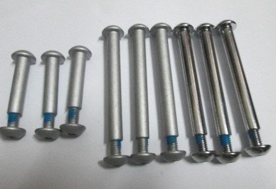 The screw-lever kit of the rear shock absorbers of Taiwan's Yuanyu 4-even-4 tandem