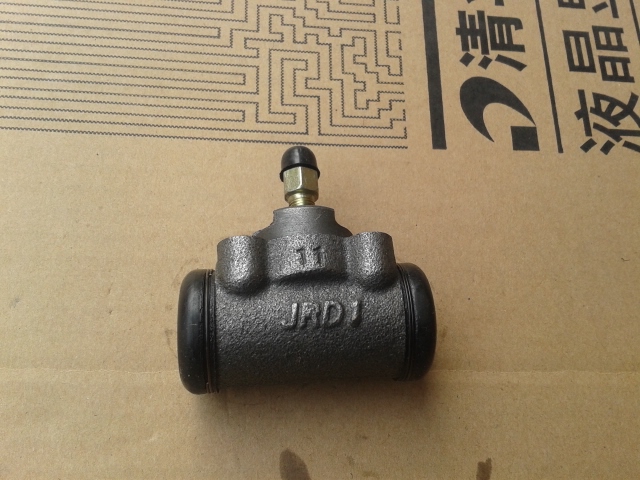 Jiangsu Zongshen three-wheel motorcycle original parts - brake sub-pump