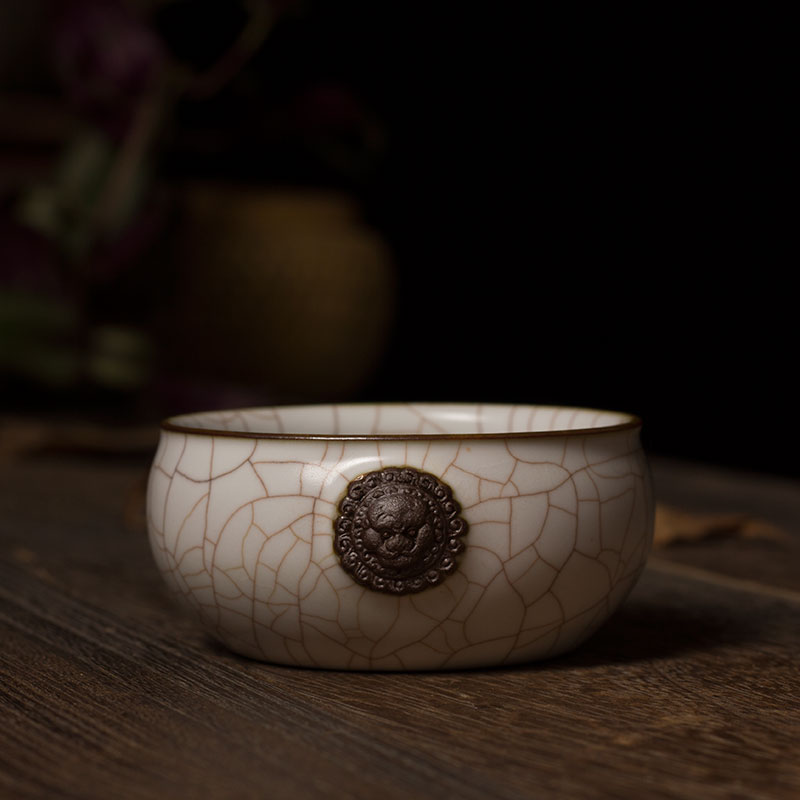 Celadon Xu Jiwu handmade moon white glaze tea master cup tea cup ceramic kung fu tea play small cup Ru kiln