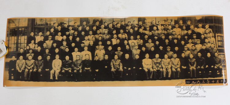 Bag Red Collection of Cultural Revolution Goods Chairman Mao's Old Photographs Black and White Photo Souvenirs Group photo in 1963