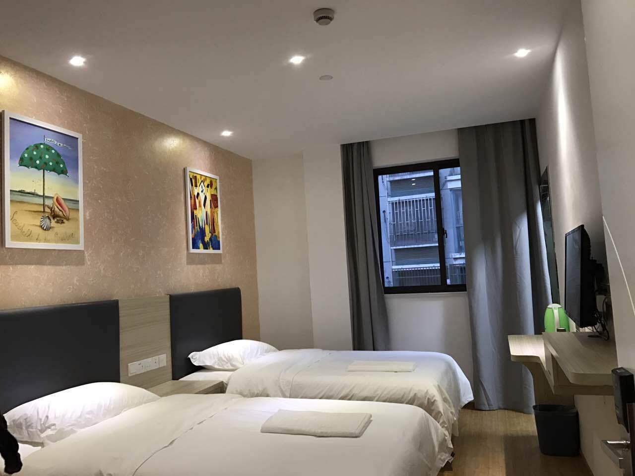 Easy 100 Liangpint Hotel Zhou Pu metro station small Shanghai shop big bed room a