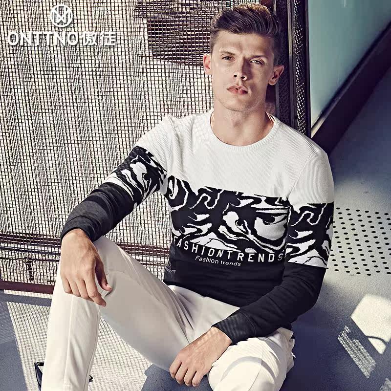 傲徒秋冬新品男士毛衣修身圆领套头青年拼色长袖休闲潮流针织