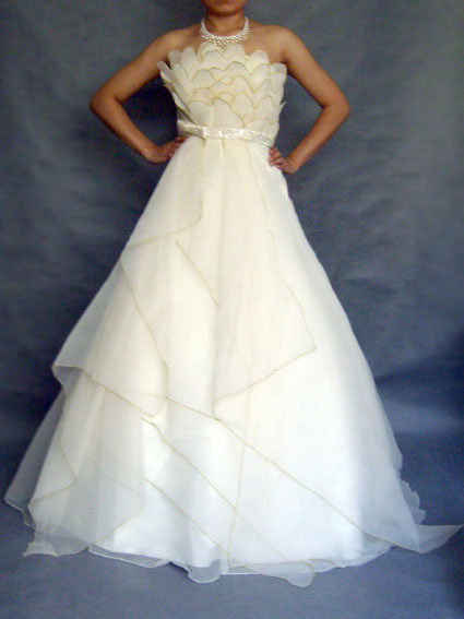 Korean version of the bride's flat tube top classic wedding dress simple tufted hem princess dress