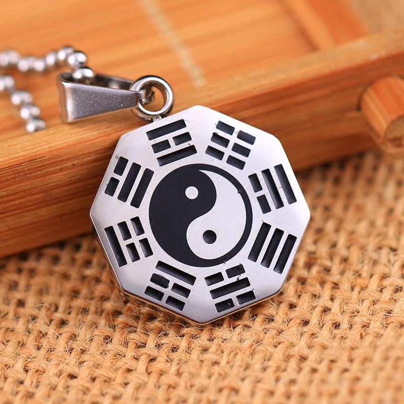 Bagua black and white Tai Chi Yin and Yang Taoist pendant Amulet Men's and women's necklaces Feng Shui Town House to open up evil evil Qiankun card