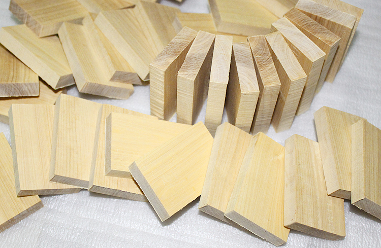 Small leafy yellow poplar wood-like brand pendant embryoids DIY red wood small stock red wood small stock