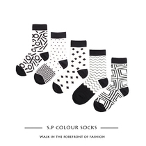 Vegetarian Creativity Black & White Geometric Round Dot Lines The Silo Socks Tide Socks men and women Streep Hip Hop Sport Student Socks