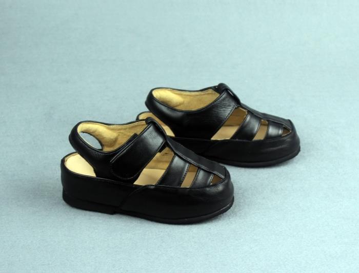 High and low foot shoes for the physically and mentally handicapped to correct the length and short legs of the shoes