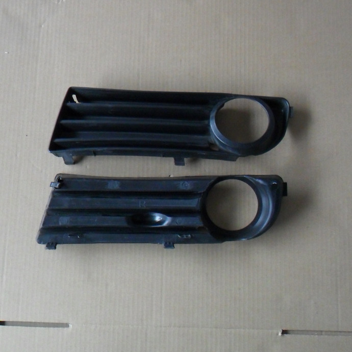 Suitable for 04 Jetta front fog light frame 05 06 07 08 09 front bumper under guard net fog light cover