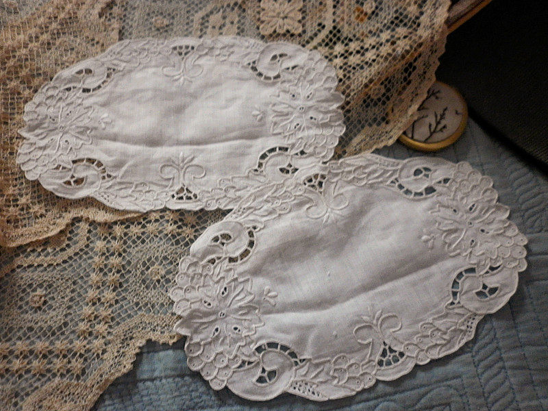 Handmade Embroidered Flowers Hollowed-out Disc Cushion Cups Accessories Cushion Dining Cushion Cover Towels Vase Delivery Linen Foreign Trade Bouquet Tv