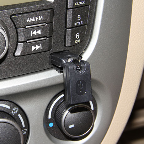 New Kai Yue 307 and Hyatt Garage Private MP3 Interface Car Sound USB adapter on-board U disc conversion head