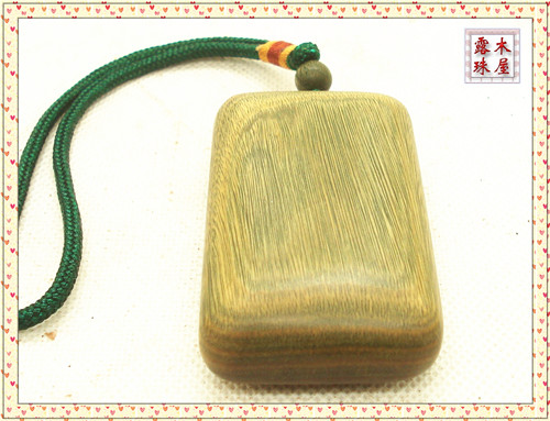 Green sandalwood with a piece of the piece of the card.