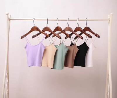 The Wanwan elastic, slimming, versatile, navel, slender shoulder, sexy short BM top with a halter base, European and American style