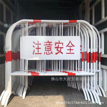 Manufacturers supply and order iron horses pipe diameter 32 pipes with plates red and white iron horses order color content iron horse guardrail factory