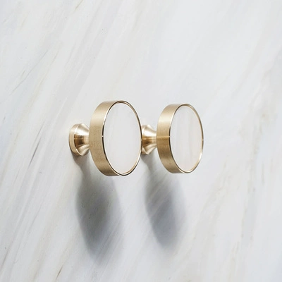 Оригинальная ручка из мрамора, кристаллов и золота из чистой латуни, скандинавская светлая роскошная кухонная мебель, дверца шкафа, круглая маленькая ручка