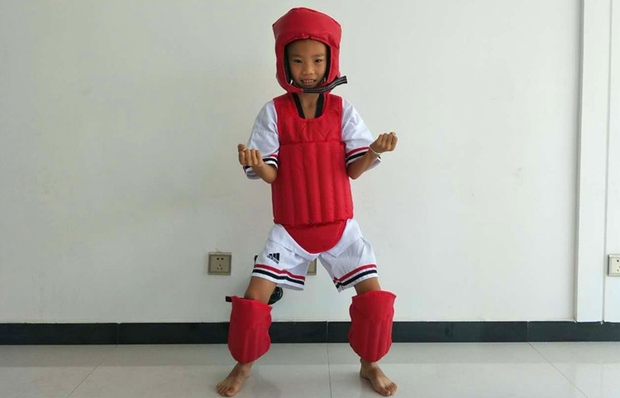 Thiết bị bảo vệ trẻ em quốc gia Sanda Full Fight Boxing Taekwondo Võ thuật năm mảnh Sanda bao tay đấm bốc