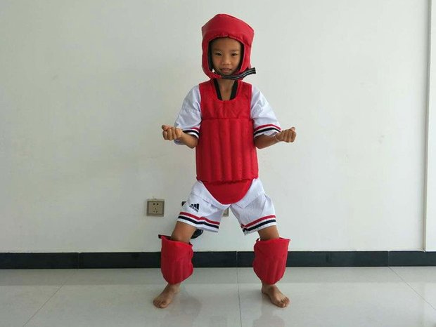 Thiết bị bảo vệ trẻ em quốc gia Sanda Full Fight Boxing Taekwondo Võ thuật năm mảnh Sanda bao tay đấm bốc