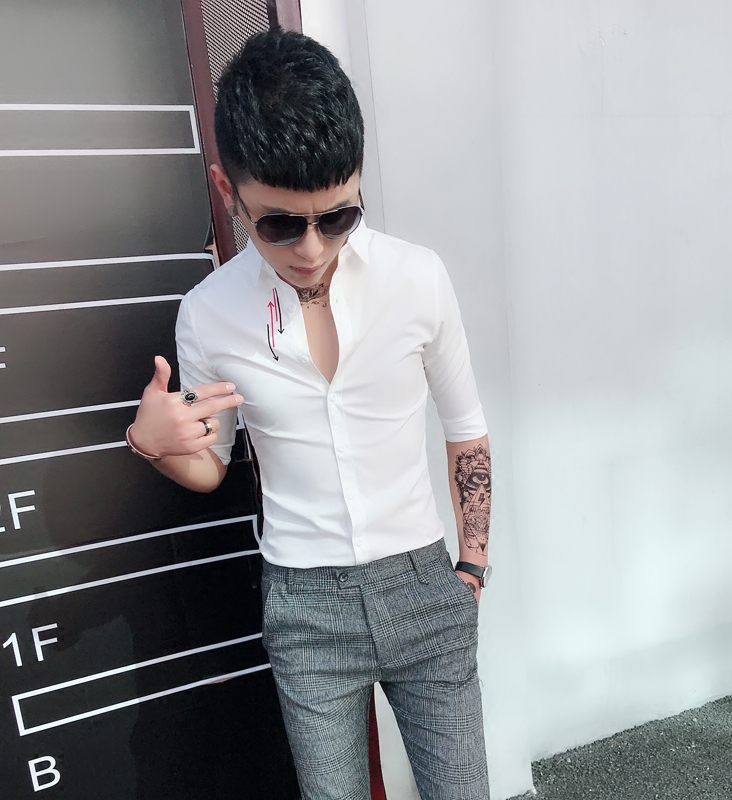 Embroidered new shirt men's five-point sleeves slim fashion Korean shirt trendy hair stylist handsome personality embroidered sleeves